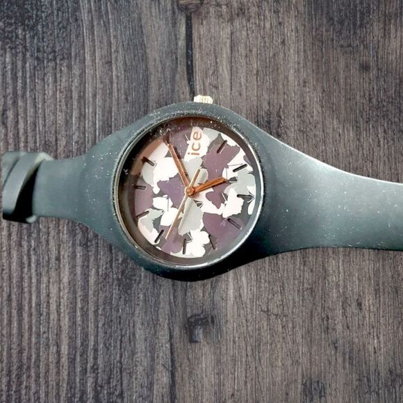 ICE Fly Butterfly Black Grey Silicone Strap Round Made in Japan Ladies Watch - Picture 4 of 6